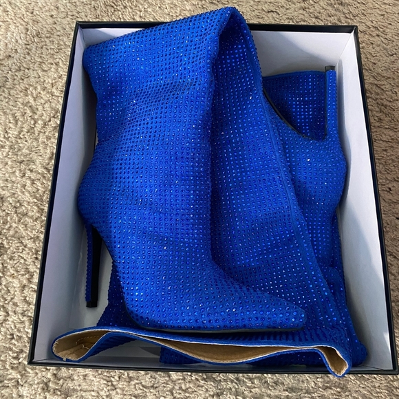 Shoes - Picture 4 of 5